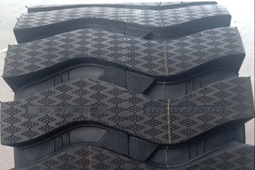 神燕16/70-24工礦輪胎，超強(qiáng)耐磨耐刺扎，小型鏟車的理想選擇