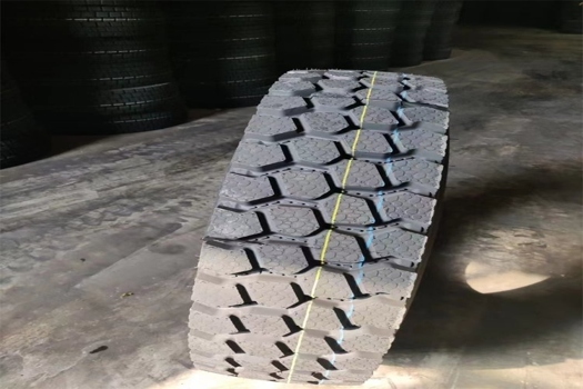 強力耐磨，安全承載——12.00R20 13R22.5載重鋼絲輪胎