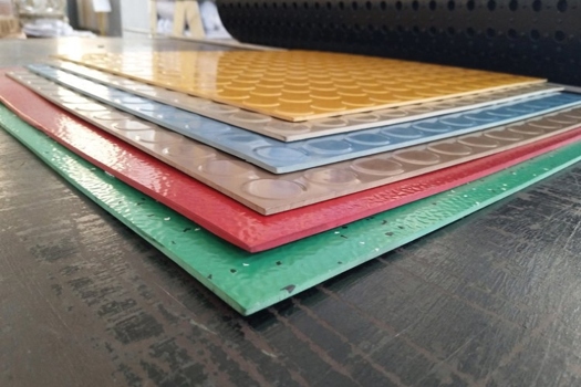 健身房彩色膠板綠黃雪地防滑板，超強抗壓耐沖擊