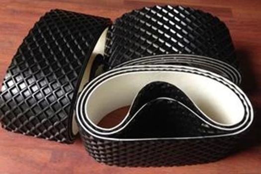 工業運輸新選擇：花紋輸送帶加擋板PVC耐高溫帶