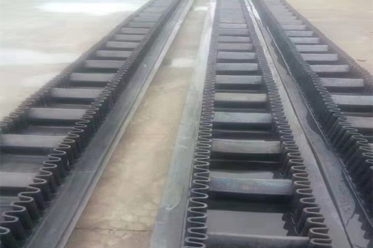 川澤翔橡膠廠家直供，裙邊斗提帶與鋼絲繩耐磨輸送帶