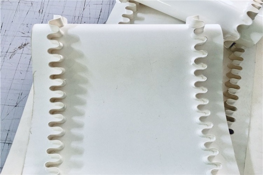 洛汐傳動擋板裙邊輸送帶，綠色加導條PVC傳動帶