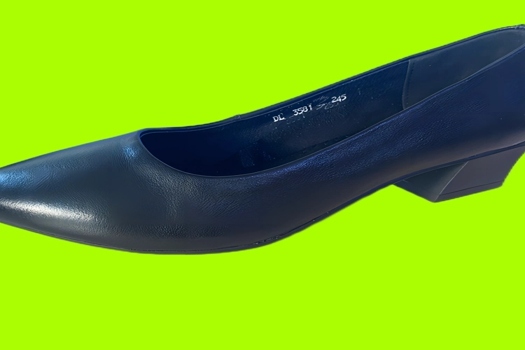 酒店員工女皮鞋W3581-HX，頭層牛皮鞋面與橡膠防滑鞋底