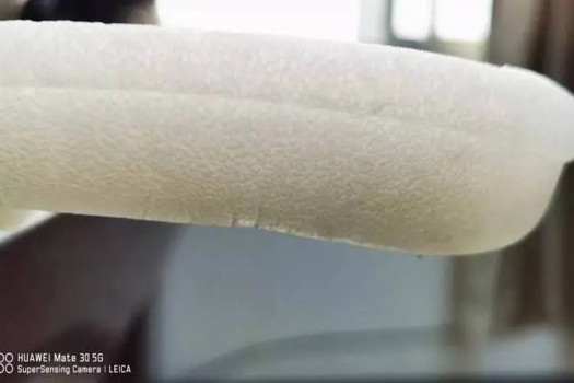 粗孔發泡鞋底超臨界科技，超彈透亮，手感軟糯蜂窩分布