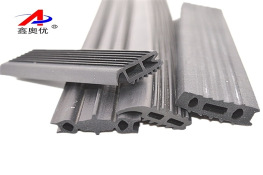 鑫奧優專業制造三元乙丙填縫密封條，機械設備底槽單腔雙腔唇形橡膠條