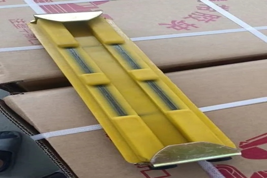 吉耐挖機履帶鏈板膠塊，定制橡膠緩沖塊，牛津板升級版