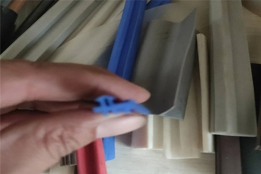 橡膠三元乙丙發泡硅膠條，專業供應高品質密封解決方案