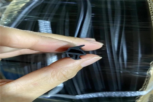 EPDM發泡橡膠汽車密封條，優質防護，提升駕駛體驗